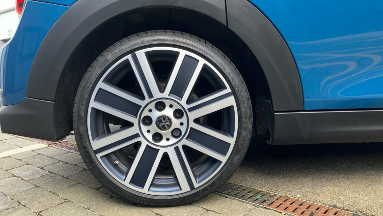 MINI Hatchback 1.5 Cooper Exclusive Premium Plus 5dr Auto Petrol Hatchback